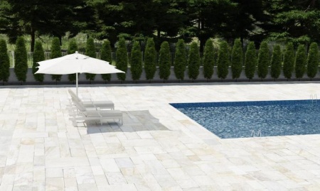 Terrasse en pierre naturelle ou en bois, quel mat&eacute;riau pour vos ext&eacute;rieurs &agrave; Vend&ocirc;me ?